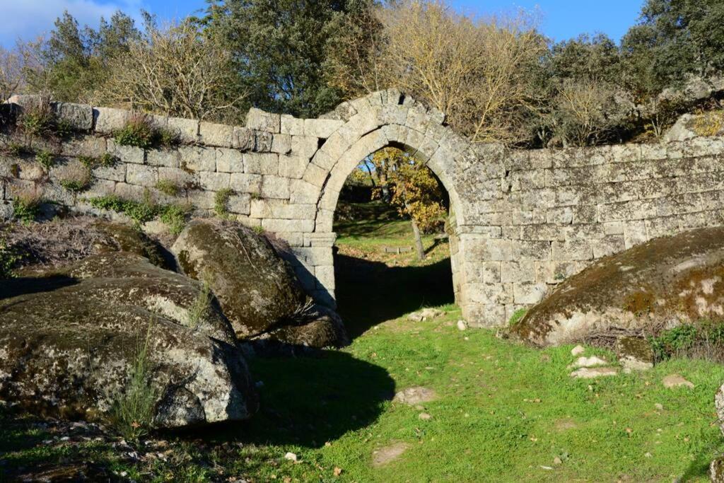 Villa Tauria- Casa De Campo Em Aldeia Medieval Sabugal Exterior foto